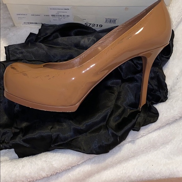 YSL Tribtoo Nude Patent Pumps - Picture 5 of 14